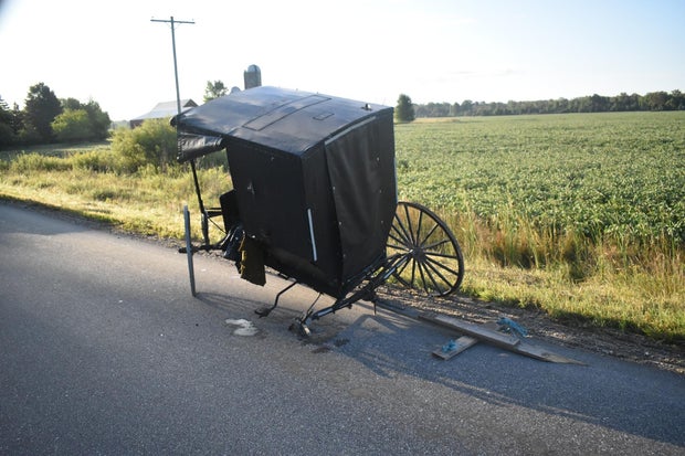 amish-buggy-semi-truck-gladwin.jpg 