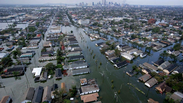 TOPSHOT-US-WEATHER-KATRINA 