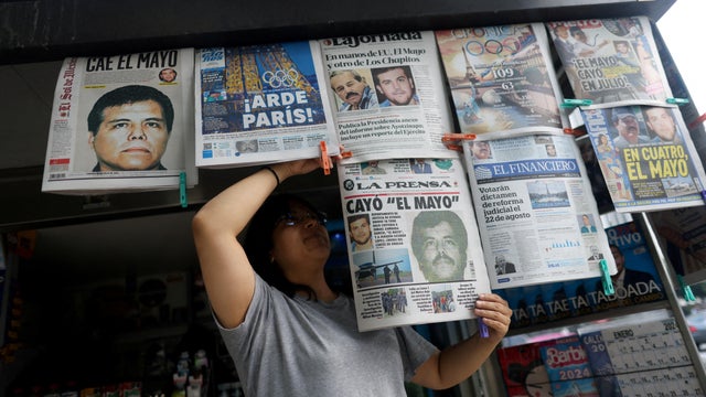 FILE PHOTO: Mexican papers report Texas arrest of drug lord 'El Mayo' and son of 'El Chapo', in Mexico City 