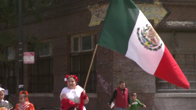 mexican-indepenence-day-parade.png 