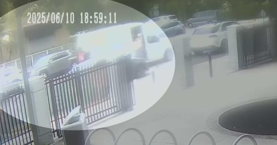 Video shows bystanders holding driver after deadly hit-and-run in Miami neighborhood – CBS News