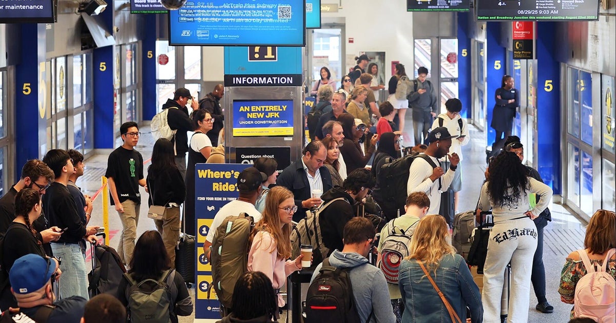 Few delays, cancellations as airlines see most Labor Day weekend travelers in 15 years