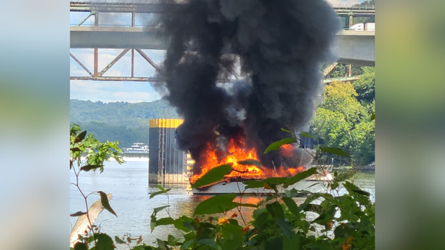 kdka-harmar-boat-fire.png 