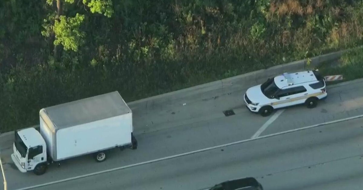Box truck hit by gunfire on inbound Eisenhower Expressway - CBS Chicago