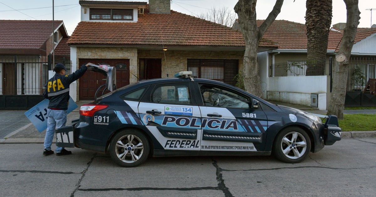 Nazi’s heirs are investigated by Argentina police after stealing 17th-century drawings with the property ad
