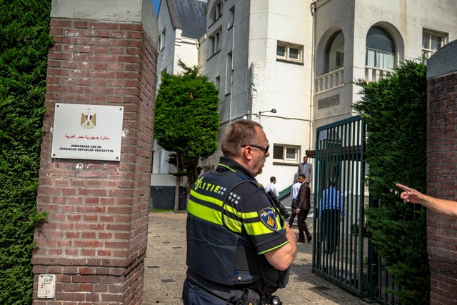 Dutch-Activists-Block-Egyptian-Embassy