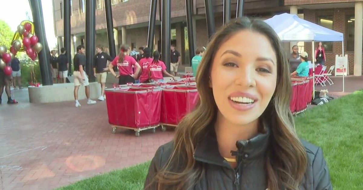 Hundreds of Students Move Into Off-Campus Housing at Northeastern on Busiest Move-In Day
