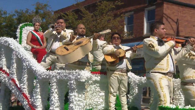090525-mex-parade.jpg 