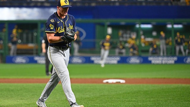 Milwaukee Brewers v Pittsburgh Pirates 