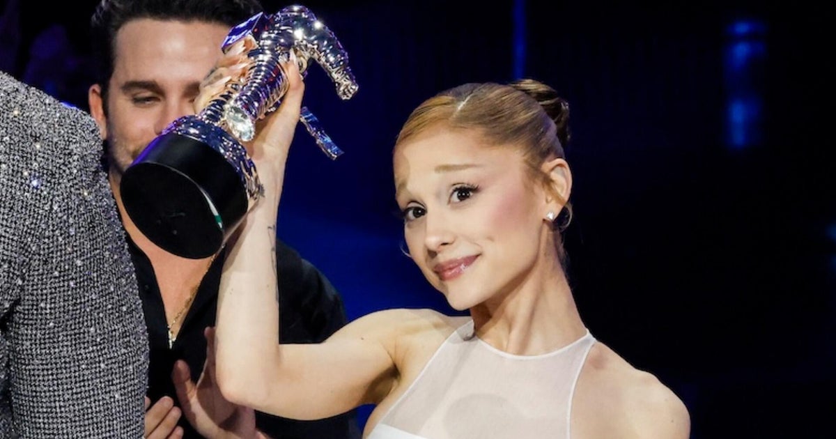 Ariana Grande wins Video of the Year and more 2025 MTV VMAs highlights