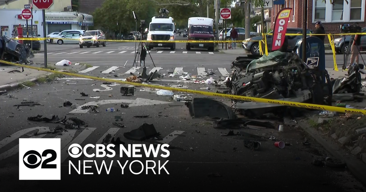 Man dies after crashing stolen car in Brooklyn, sources say - CBS New York