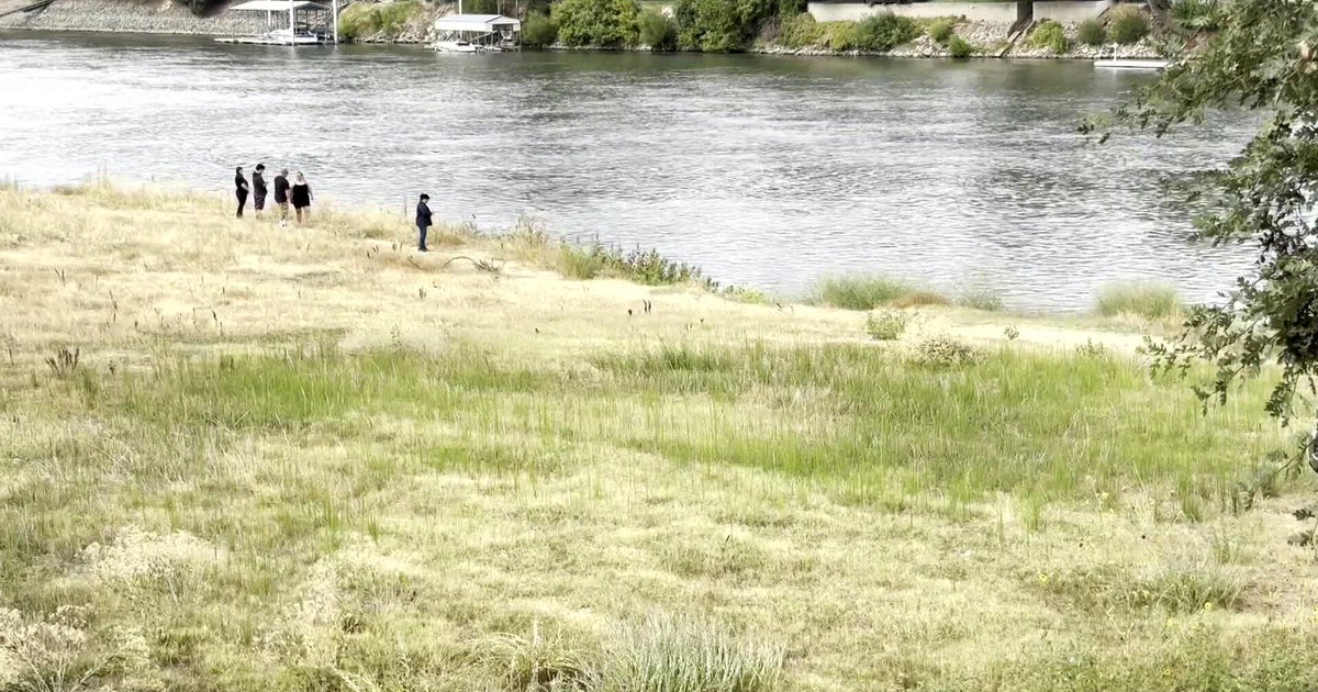 Crews attempt to locate car that went into river near West Sacramento