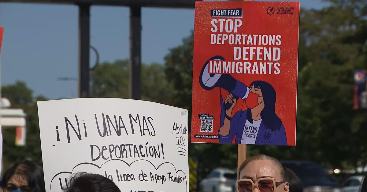 Community activists try to help immigrants ahead of Chicago ICE raids Community activists try to help immigrants ahead of Chicago ICE raids