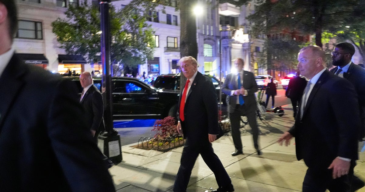 Trump greeted by protesters in D.C. restaurant the place he had dinner however cheers outdoors