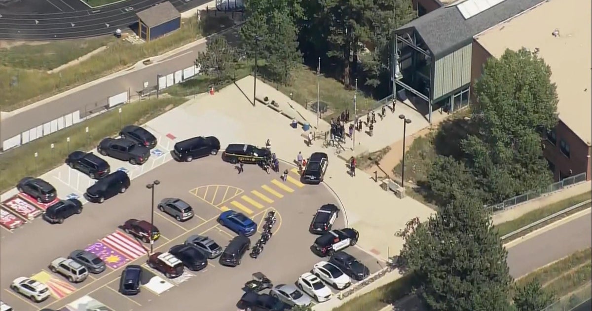 2 injured in shooting at Colorado high school