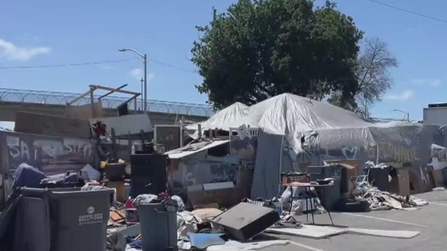 oakland-homeless-encampment.jpg 