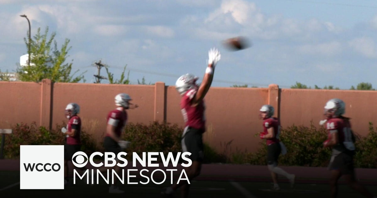 21 seniors leading Hamline football team with high hopes - CBS Minnesota