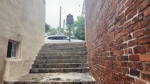 wooden-steps-that-connect-front-and-water-streets.jpg 