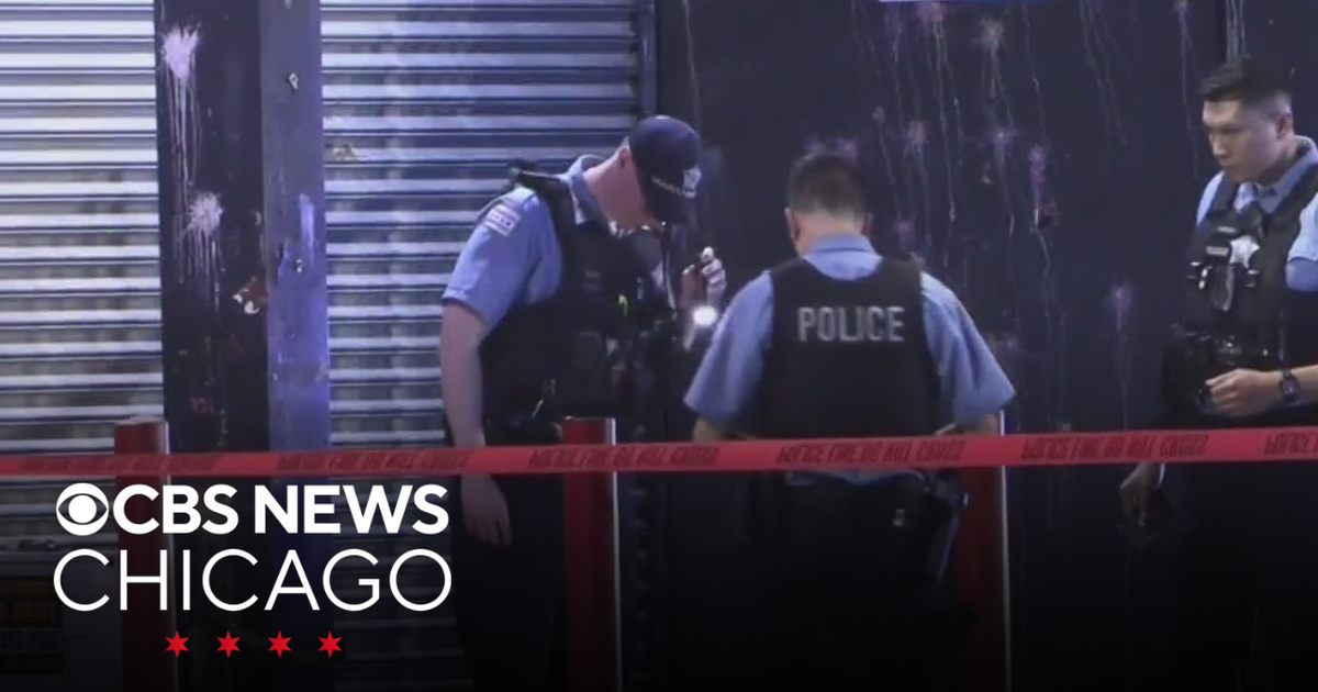4 men hospitalized after a mass shooting on Chicago's South Side - CBS ...