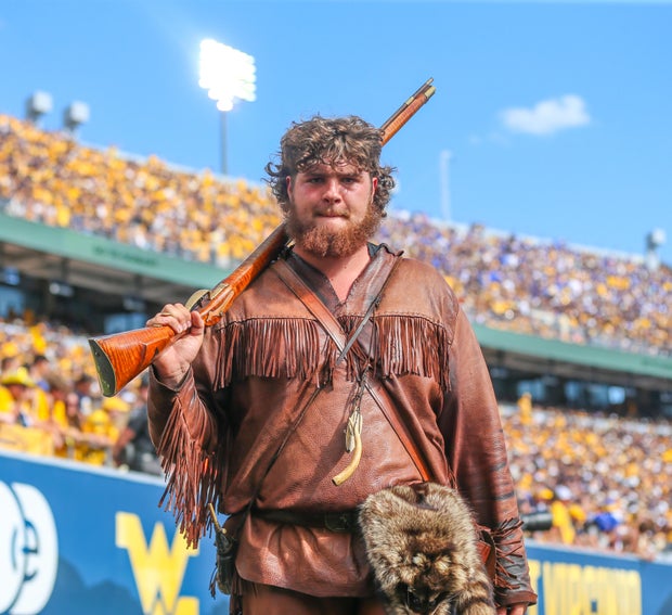 mountaineer-mascot-cade-kincaid-1.jpg 