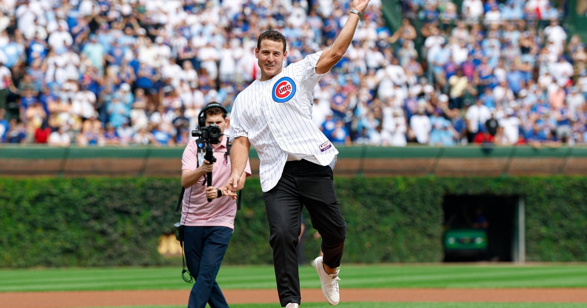 Anthony Rizzo retires with Cubs, nearly catches home run in Wrigley ...