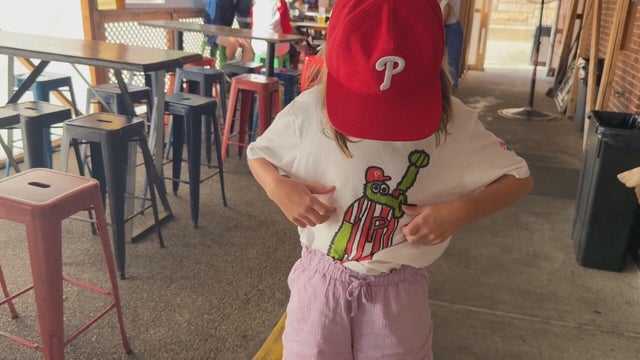 06tz-stl-10-year-old-makes-phanatic-shirts-transfer-frame-0.jpg 