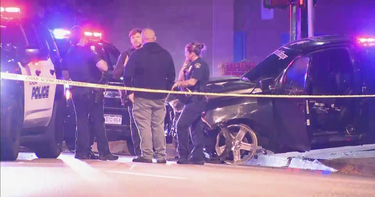 Police pursuit begins in Aurora before ending with crash in Denver ...