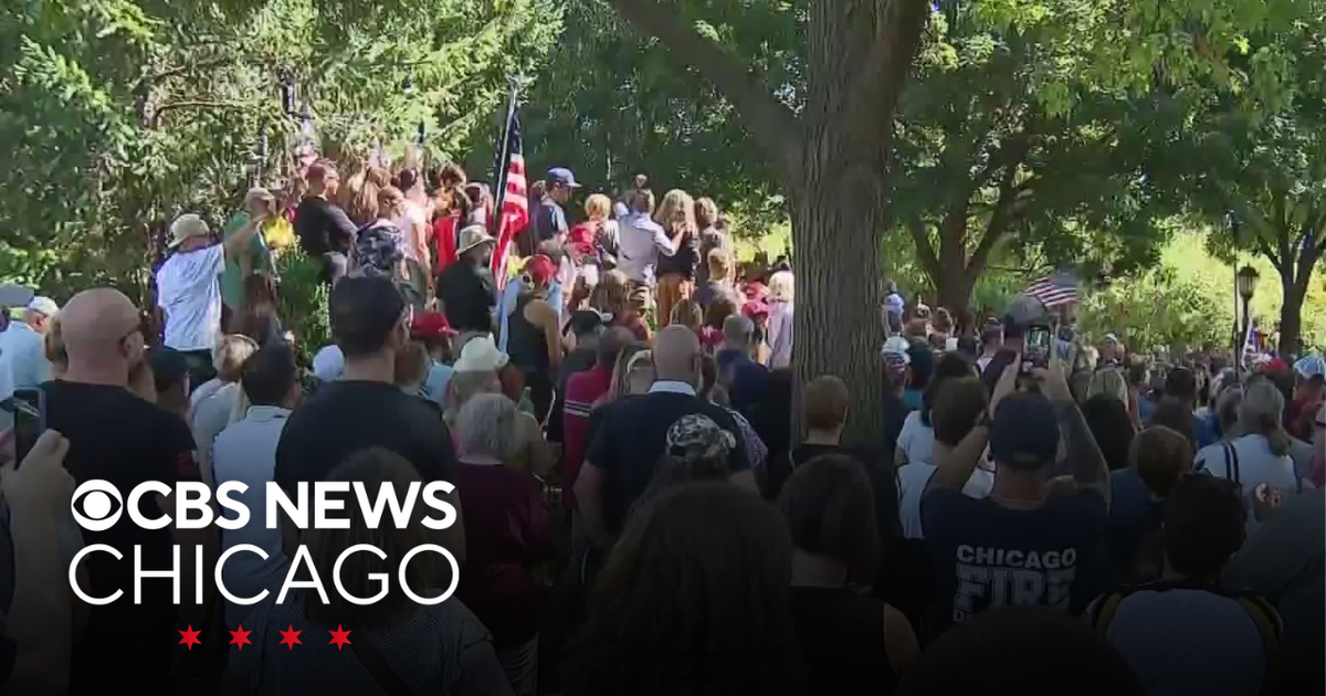 Hundreds attend vigil held for Charlie Kirk in Arlington Heights - CBS ...
