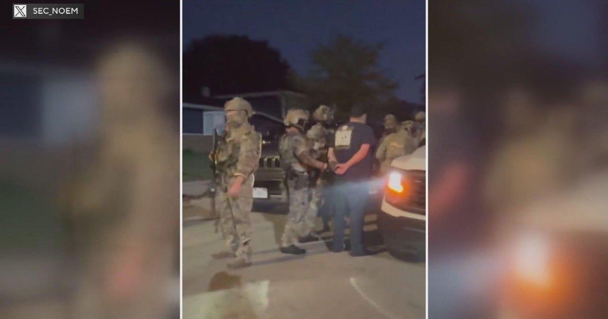 ICE raids Elgin, Illinois neighborhood early Tuesday; several arrested