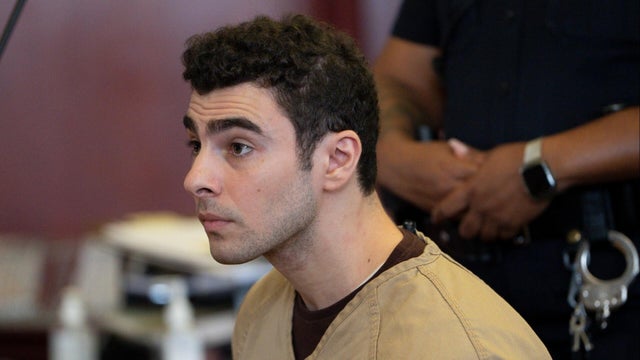 cbsn-fusion-luigi-mangiones-pre-trial-hearing-garners-crowds-large-police-presence-thumbnail.jpg 