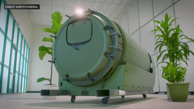 Vessel used for human composting 