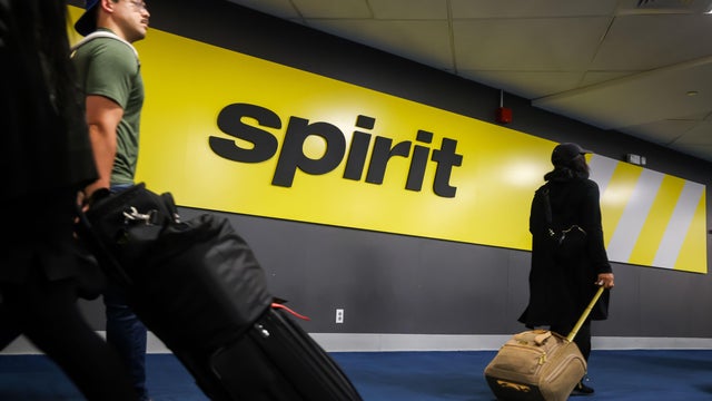 Last-Minute Flight Bookings Set Up 'Nail Biter' Holiday Season For US Airlines 