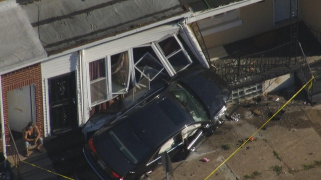 paschall-ave-car-into-house-1.jpg 