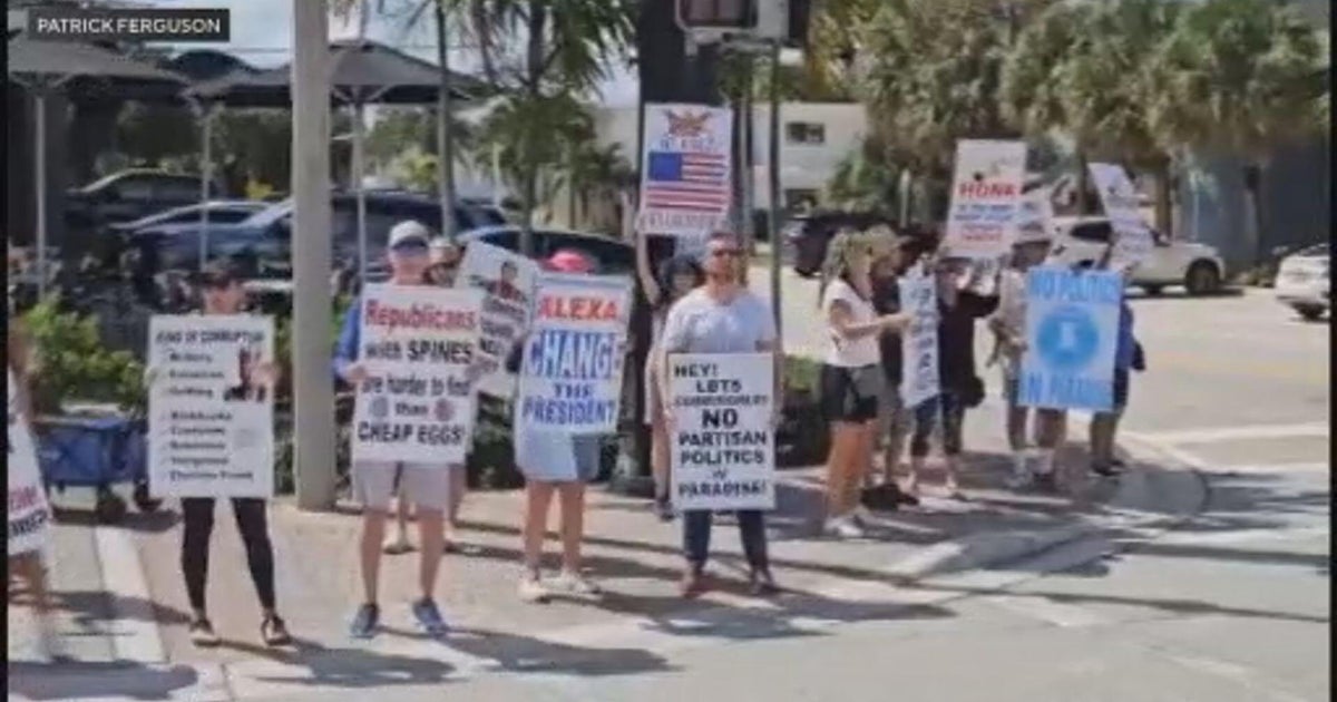 Dozens protest to keep President Trump’s name off Seagrape Drive in Lauderdale-by-the-Sea: “No politics in paradise”