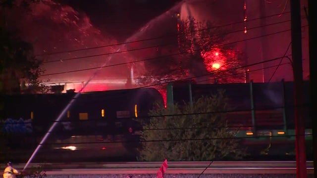 5am-sv-train-car-fire-kmaxe6b9.jpg 