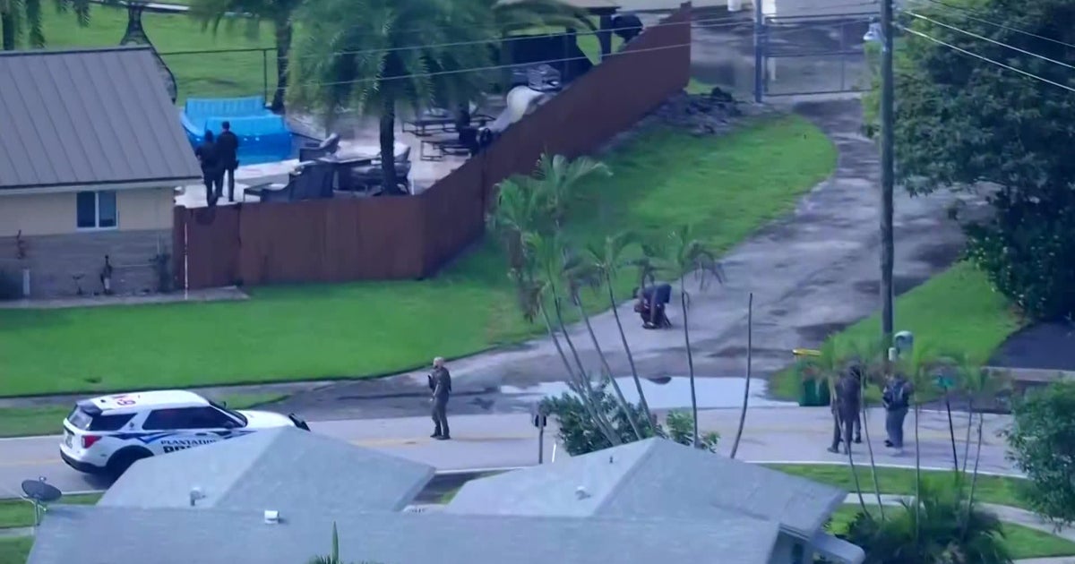 Man arrested after jumping into canal, injuring trooper in Plantation, FHP says