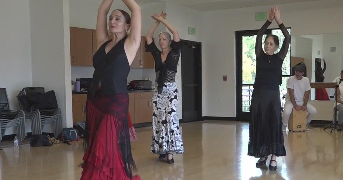 Програма за танцови фламенко в окръг Orange преподава студенти не