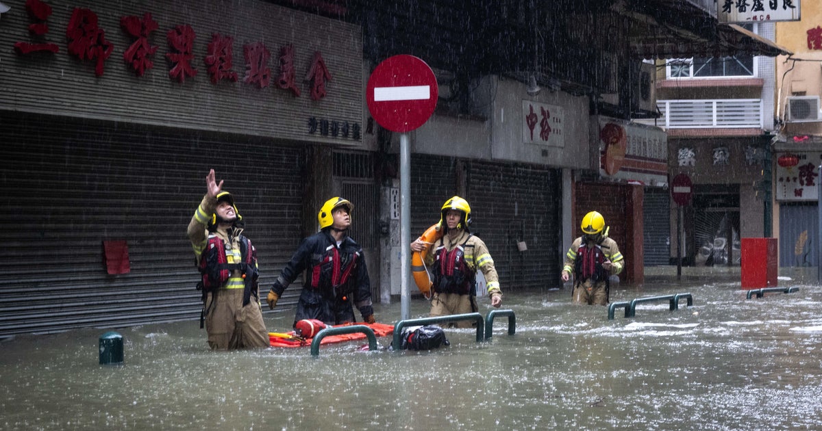 Super Typhoon Ragasa Pummels Hong Kong, южен Китай, след като убиха 14 души в Тайван 