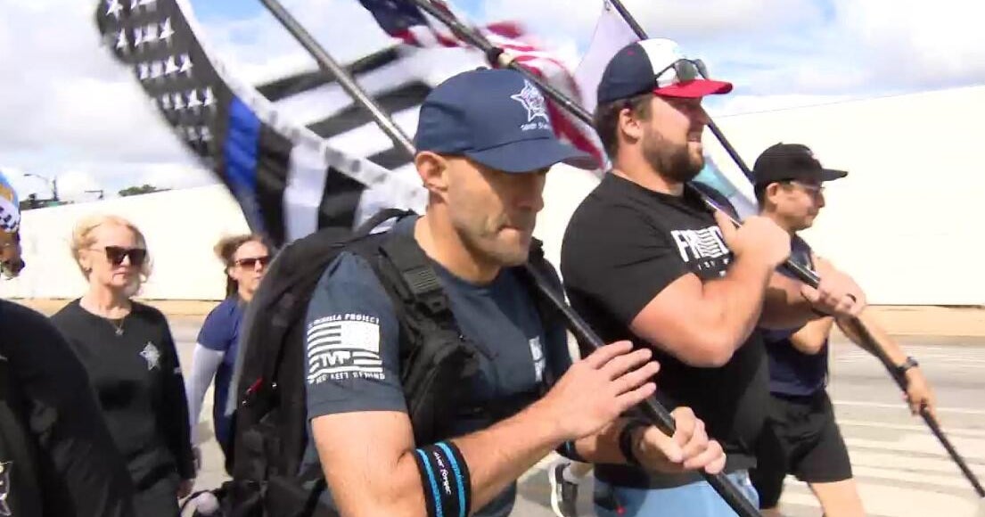 Man walking to every Chicago police station to raise awareness for officers’ mental health