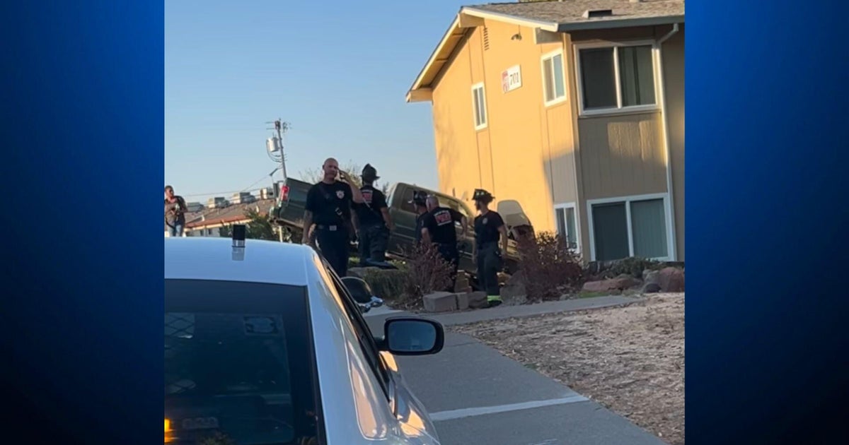 Truck crashes into Vacaville apartment building causing water, gas leak