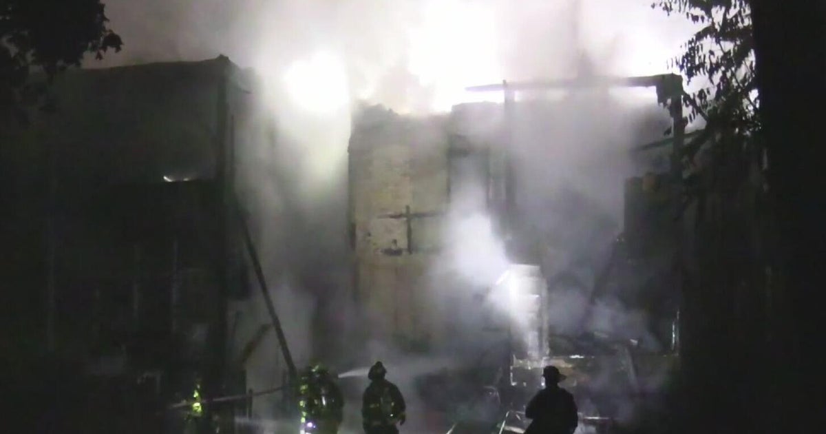 12 displaced after apartment fire on Chicago's West Side - CBS Chicago