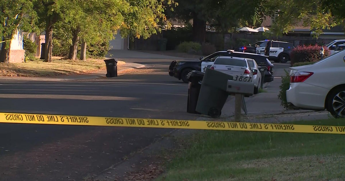 Sacramento County deputies surround home in search of suspect in Taco Bell robbery