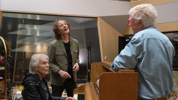 the-zombies-rod-argent-colin-blunstone-at-abbey-road.jpg
