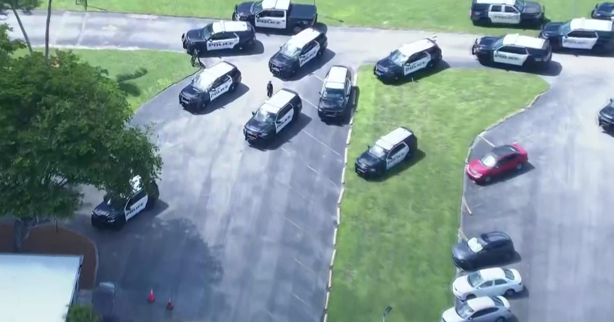 Hoax call sparks heavy police response at Hollywood synagogue on eve of Yom Kippur