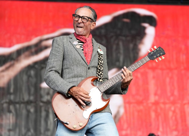 bad-religion-11-riot-fest-jake-barlow.jpg 