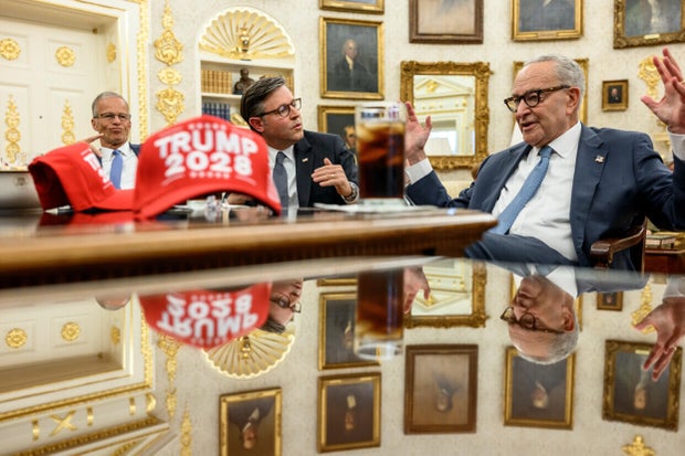 trump-oval-2.jpg 