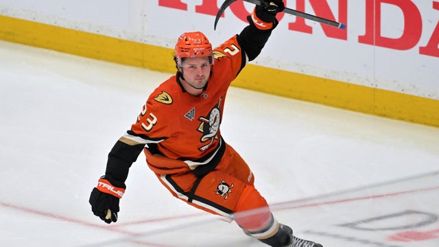 Ducks-McTavish Holdout Hockey 