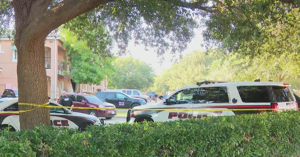 Woman dead, suspect arrested after SWAT standoff at Lewisville hotel ...