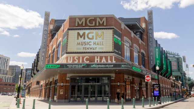 vo-mgm-music-hall-tomorrow-frame-306.jpg 
