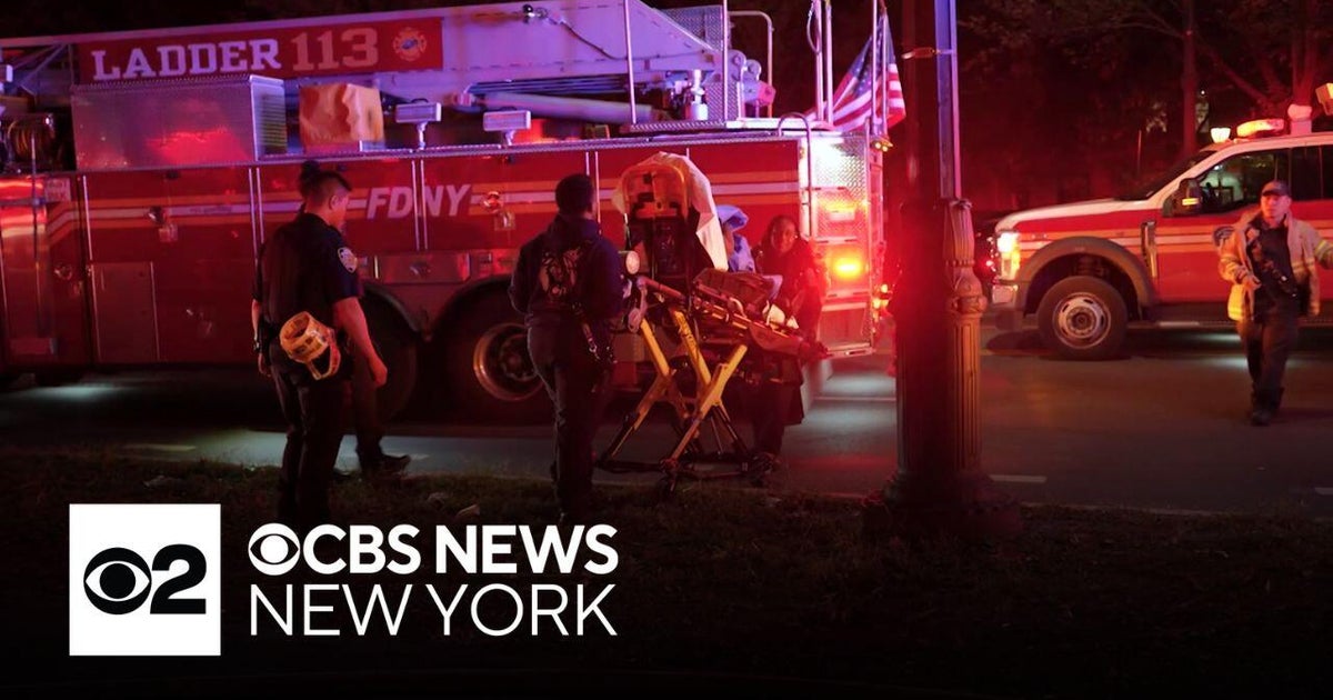 2 critically hurt in Brooklyn apartment fire - CBS New York